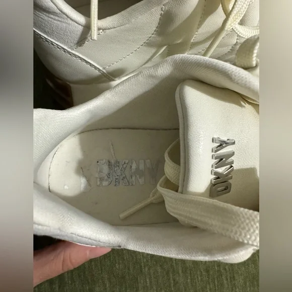 DKNY woman cream/ white sneakers, size 5.5 NWOT - Picture 11 of 12
